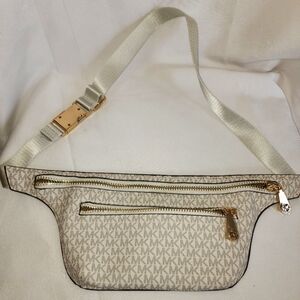 Michael KORS Cream/white Monogram Bum Bag